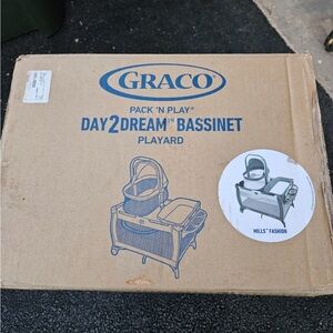 **BRAND NEW**The Graco Day2Dream Bassinet Playard